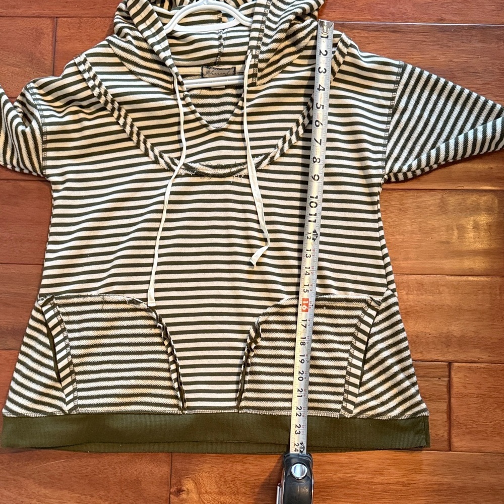 Ethereal boho Green & Beige Striped Hoodie Distressed V-Neck Pockets Size Medium - Picture 8 of 8